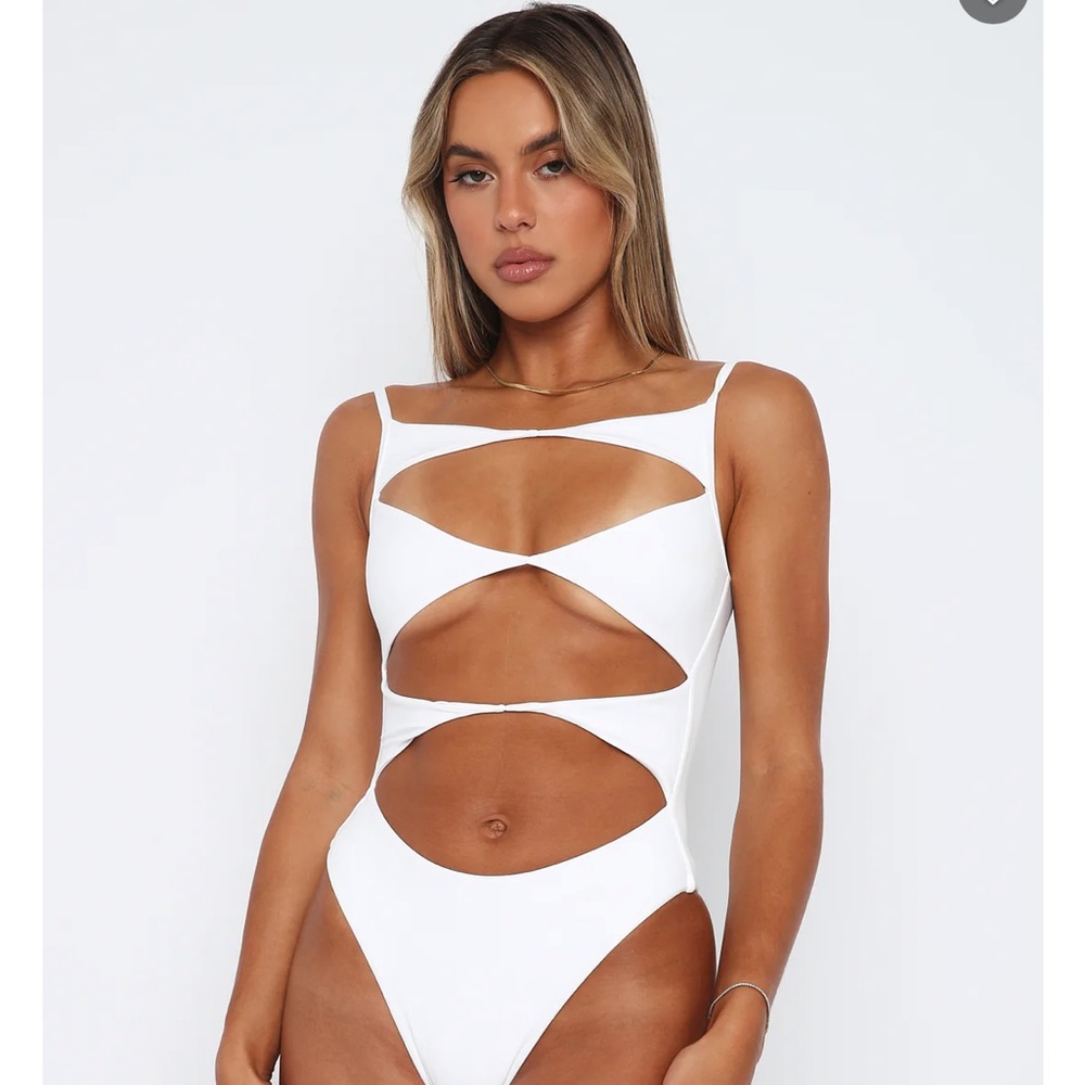 Never Worn. Whitefox Boutique Cutout white bodysuit. XS.